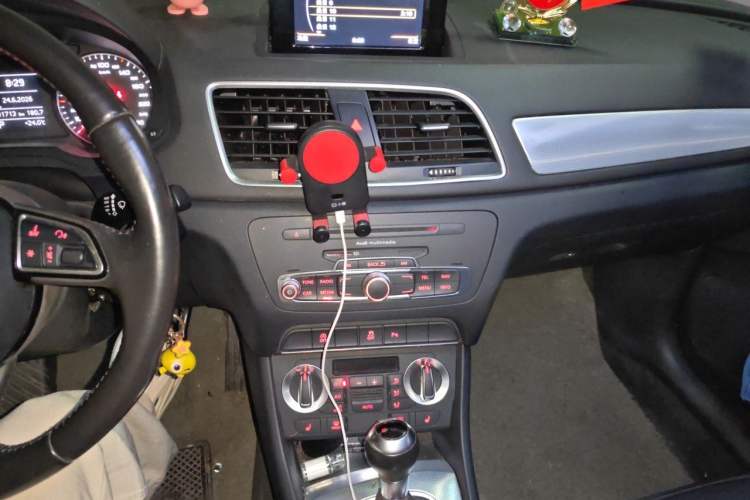 Used Audi Q3 2015 35 TFSI Comfort Model Audio And AC Panel