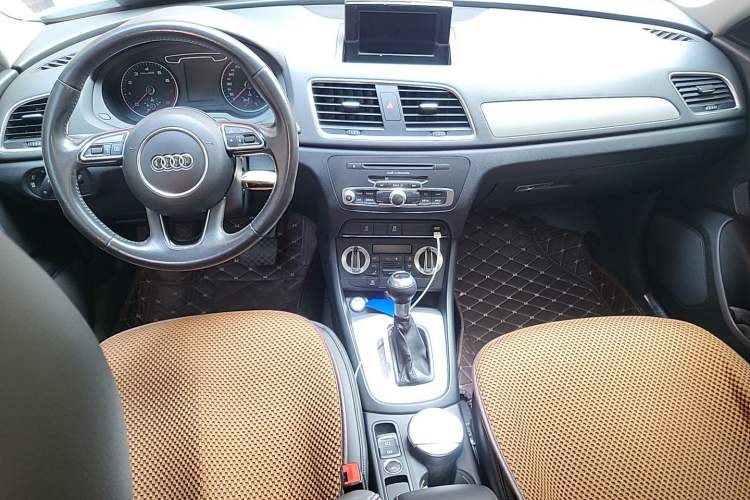 Used Audi Q3 2015 35 TFSI Ambition Edition Center Console