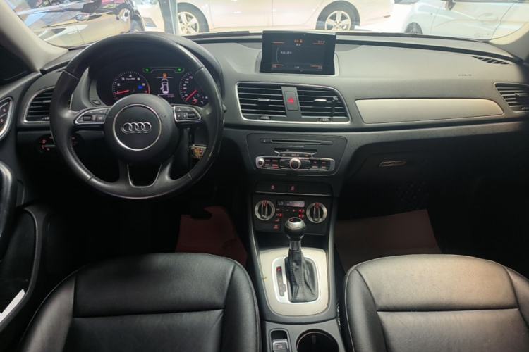 Used Audi Q3 2015 35 TFSI Ambition Edition Center Console