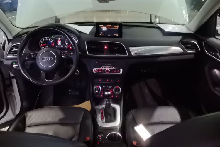 Used Audi Q3 2015 35 TFSI quattro Technology Edition Center Console