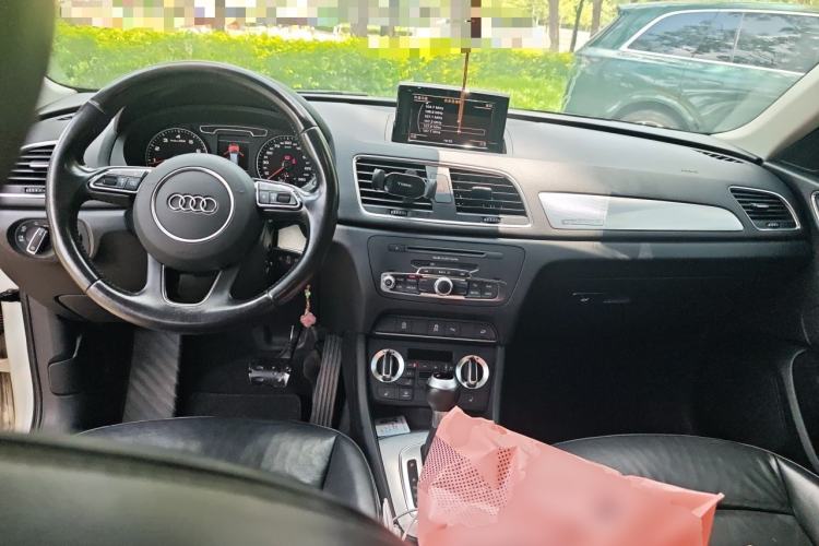 Used Audi Q3 2015 35 TFSI quattro Technology Edition Center Console