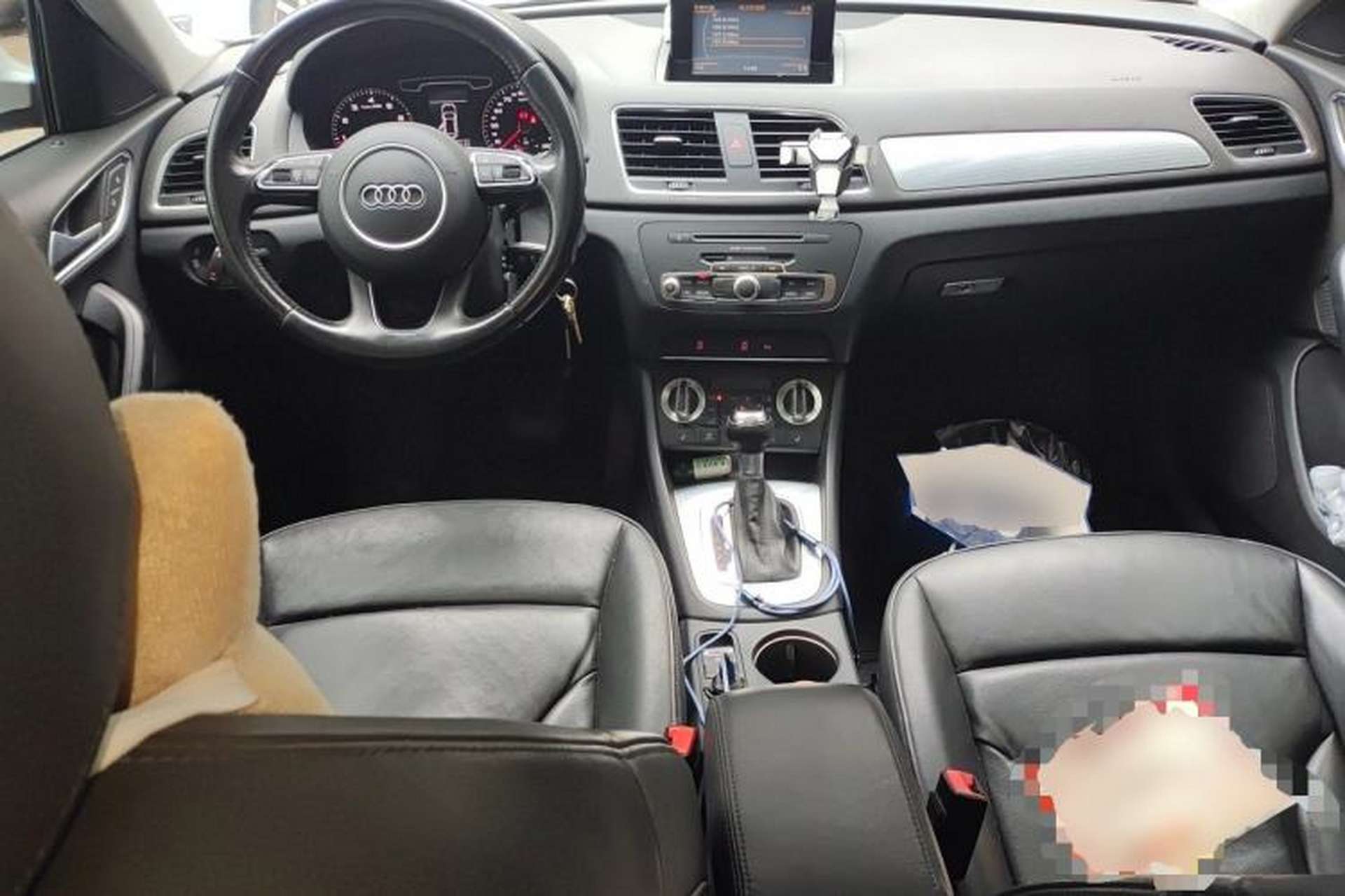 Used Audi Q3 2015 35 TFSI Comfort Model Center Console
