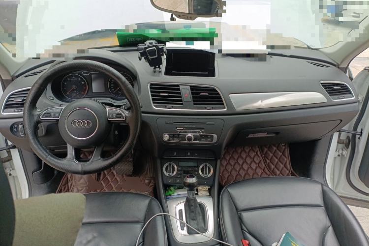 Used Audi Q3 2015 35 TFSI Comfort Model Center Console