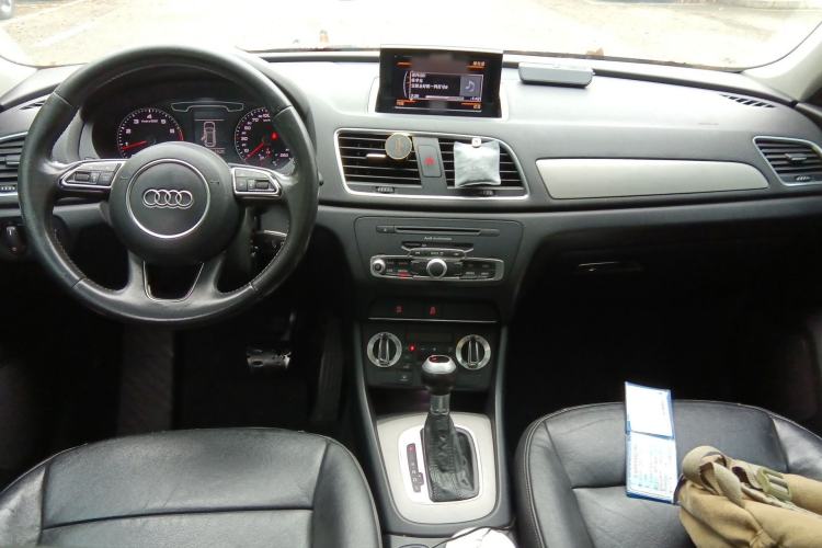Used Audi Q3 2015 30 TFSI Ambition Edition Center Console