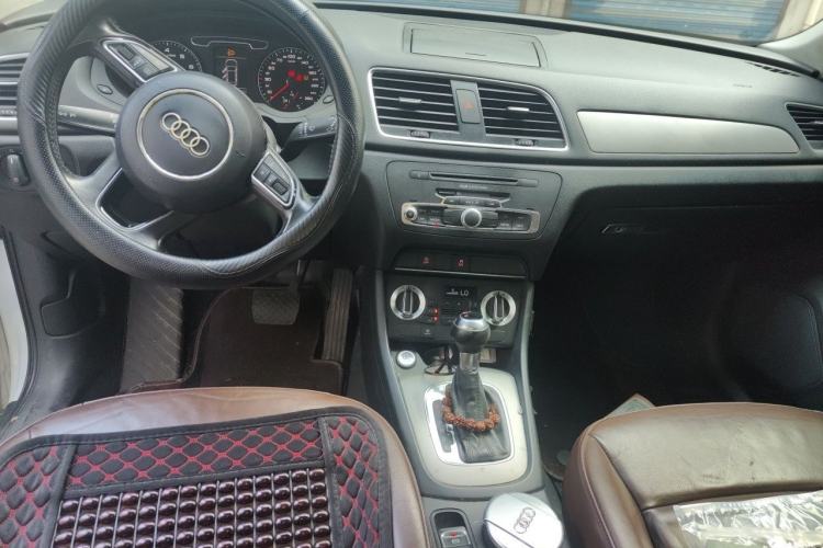 Used Audi Q3 2015 35 TFSI Ambition Edition Center Console