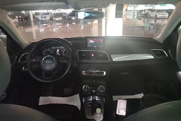 Used Audi Q3 2015 30 TFSI Comfort Model Center Console