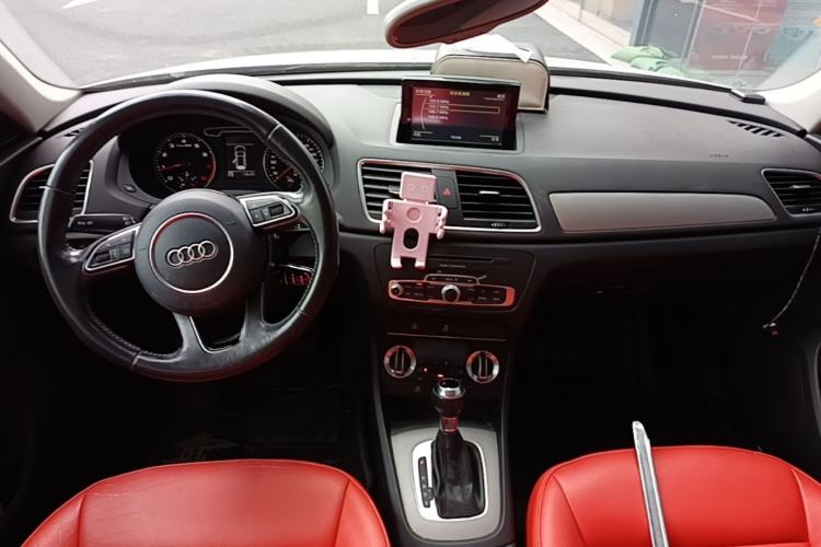 Used Audi Q3 2015 30 TFSI Ambition Edition Center Console