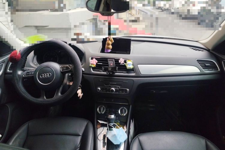 Used Audi Q3 2015 30 TFSI Comfort Model Center Console