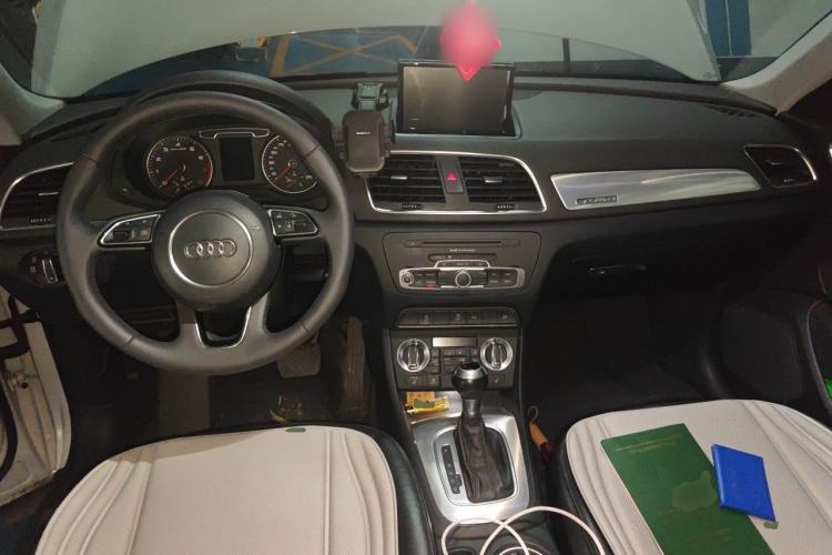 Used Audi Q3 2015 35 TFSI quattro Technology Edition Center Console