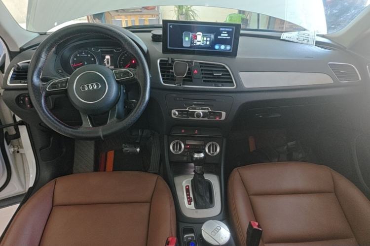 Used Audi Q3 2015 30 TFSI Ambition Edition Center Console