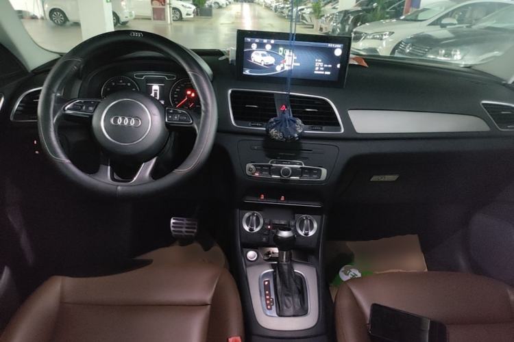 Used Audi Q3 2015 30 TFSI Ambition Edition Center Console
