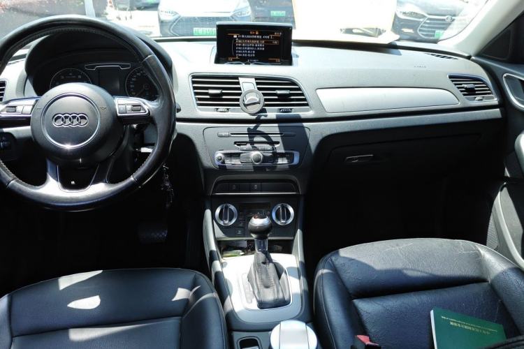 Used Audi Q3 2015 30 TFSI Ambition Edition Center Console