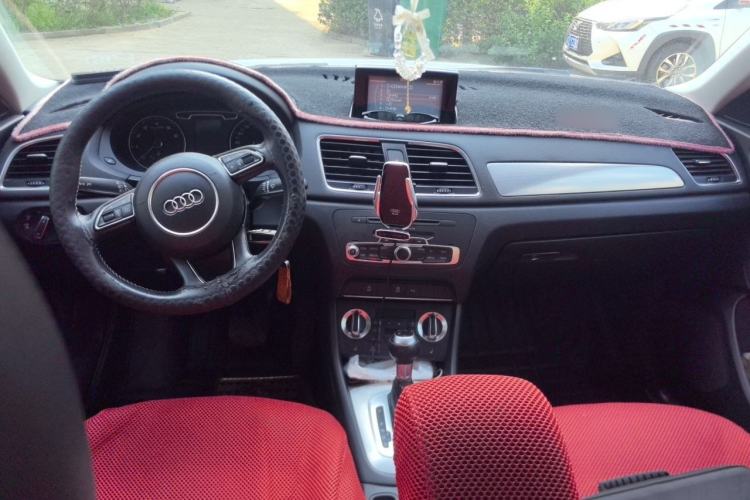 Used Audi Q3 2015 35 TFSI Ambition Edition Center Console