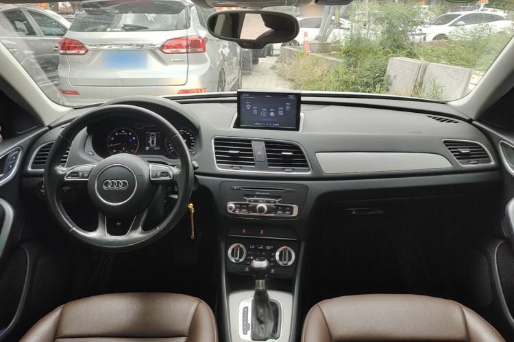 Used Audi Q3 2015 35 TFSI Ambition Edition Center Console