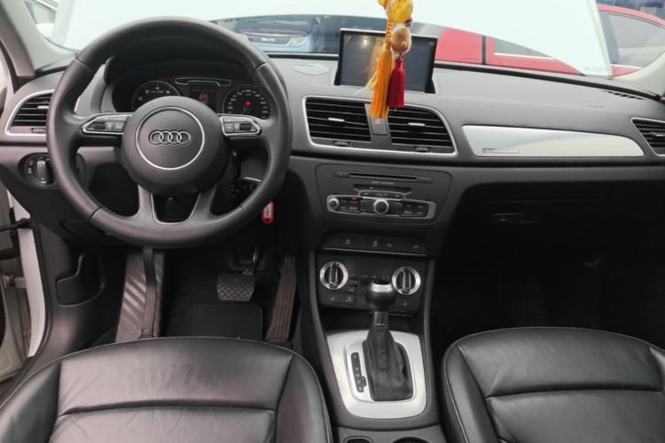 Used Audi Q3 2015 35 TFSI quattro Millionth Anniversary Edition Center Console