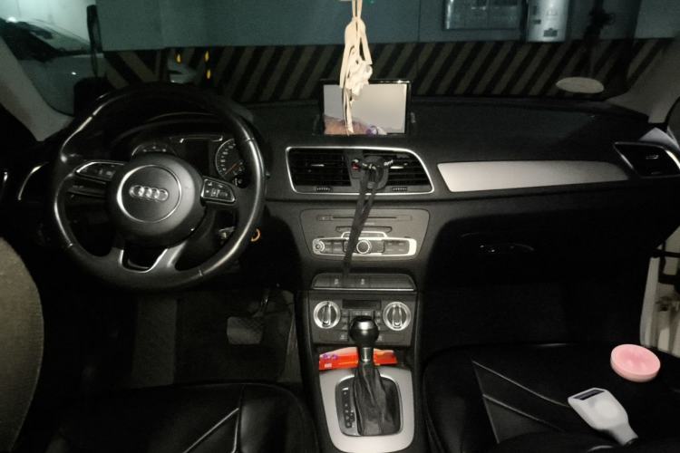 Used Audi Q3 2015 35 TFSI Ambition Edition Center Console