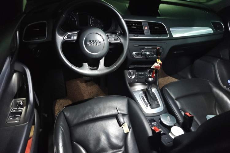 Used Audi Q3 2015 35 TFSI quattro Technology Edition Center Console