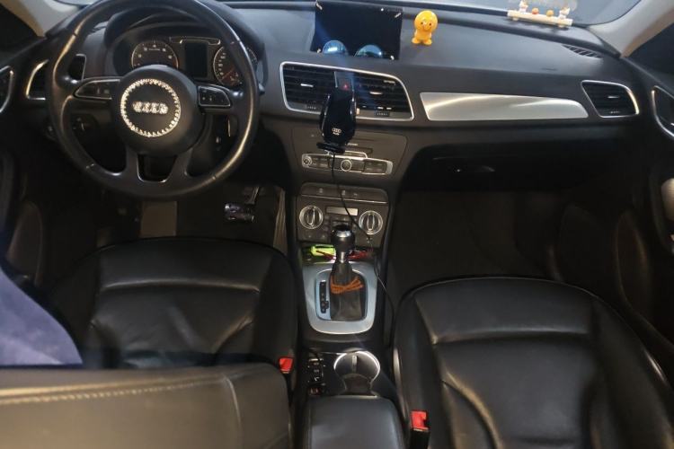 Used Audi Q3 2015 35 TFSI Ambition Edition Center Console