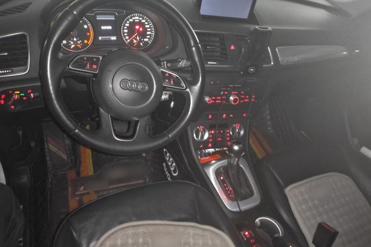 Used Audi Q3 2015 35 TFSI quattro Technology Edition Center Console