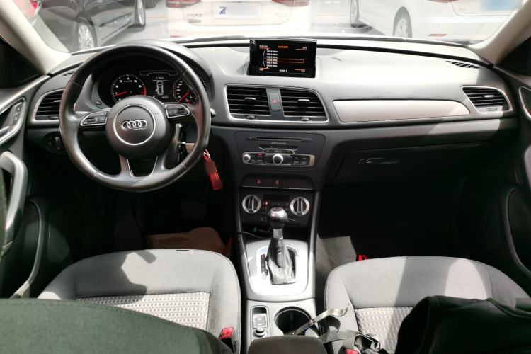 Used Audi Q3 2015 30 TFSI Ambition Edition Center Console