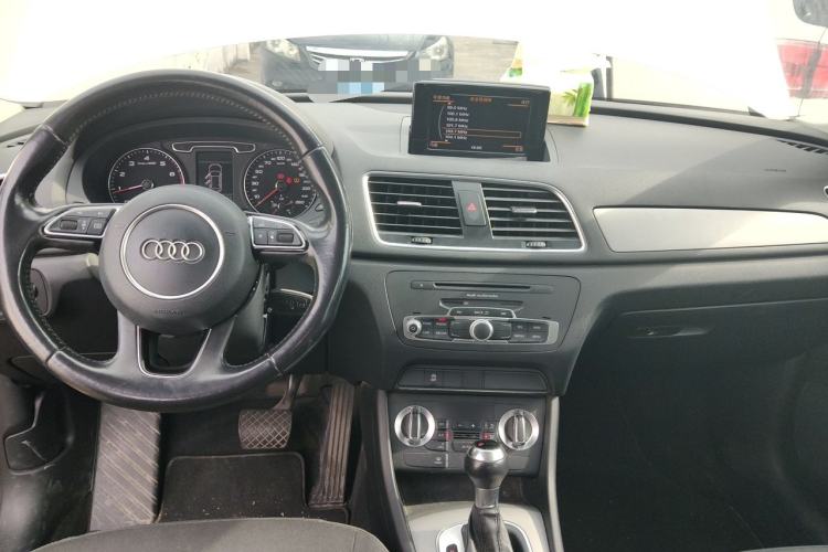 Used Audi Q3 2015 30 TFSI Ambition Edition Center Console