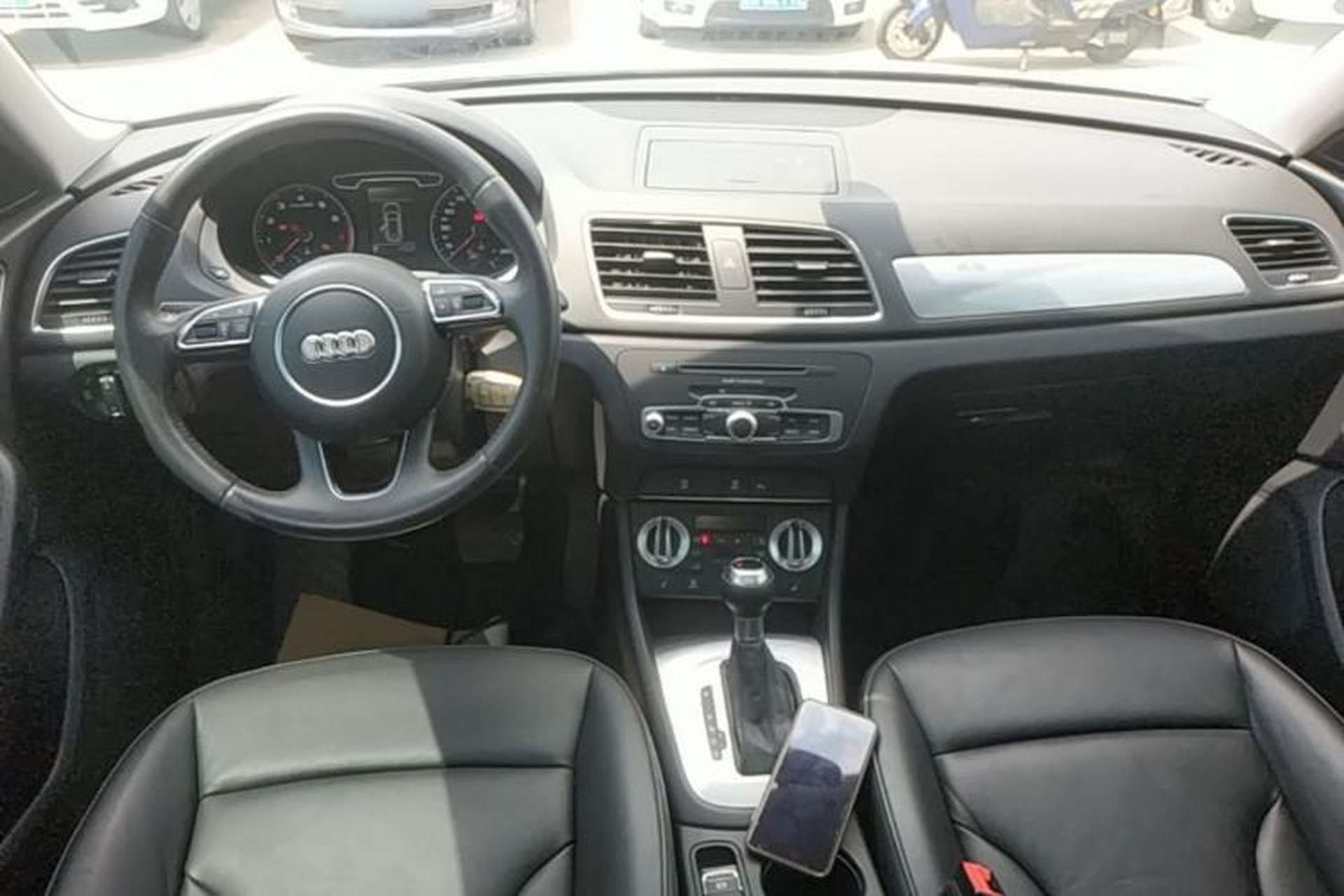 Used Audi Q3 2015 35 TFSI Comfort Model Center Console