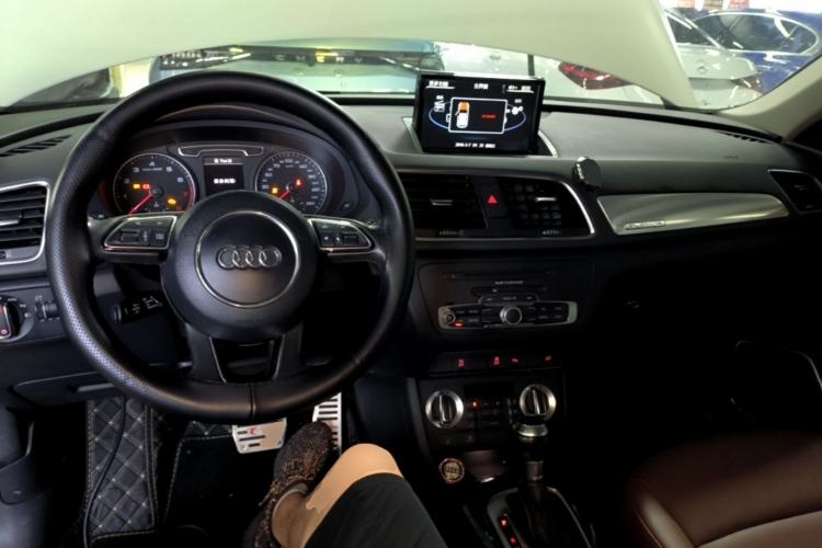 Used Audi Q3 2015 35 TFSI quattro Technology Edition Center Console