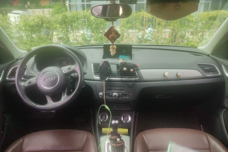 Used Audi Q3 2015 30 TFSI Ambition Edition Center Console