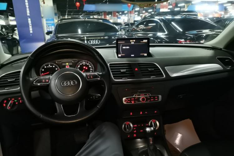 Used Audi Q3 2015 35 TFSI quattro Technology Edition Center Console