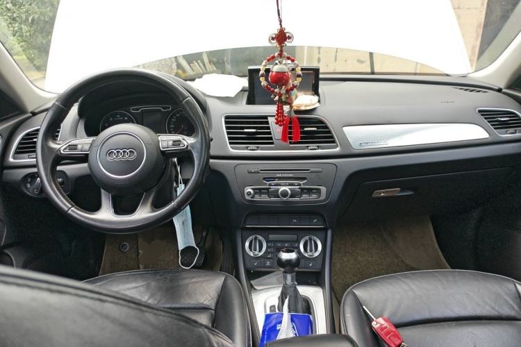 Used Audi Q3 2015 35 TFSI quattro Technology Edition Center Console