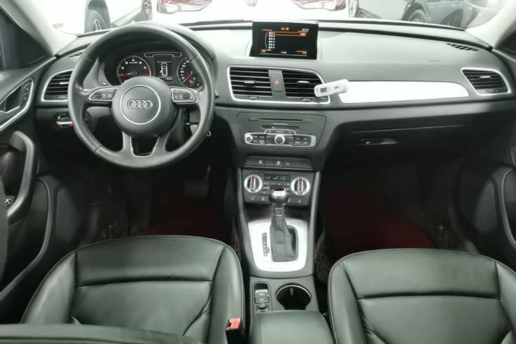 Used Audi Q3 2015 35 TFSI Ambition Edition Center Console