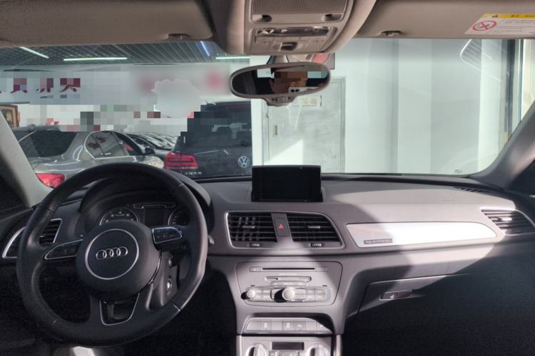 Used Audi Q3 2015 35 TFSI quattro Millionth Anniversary Edition Center Console