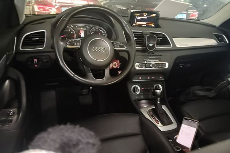 Used Audi Q3 2015 35 TFSI quattro Technology Edition Center Console