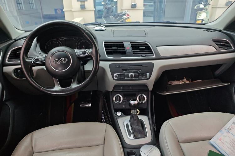 Used Audi Q3 2015 35 TFSI Ambition Edition Center Console