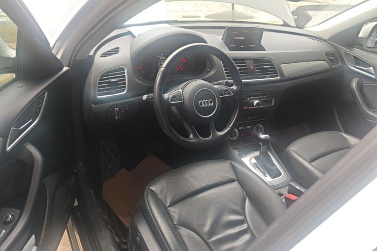Used Audi Q3 2015 35 TFSI Millionth Anniversary Comfort Model Center Console