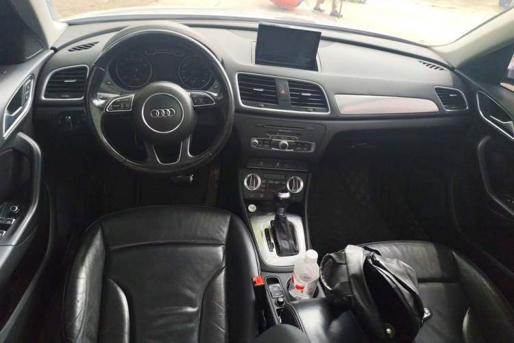 Used Audi Q3 2015 35 TFSI Comfort Model Center Console