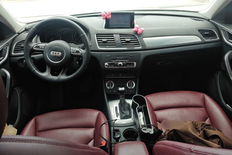 Used Audi Q3 2015 35 TFSI Comfort Model Center Console