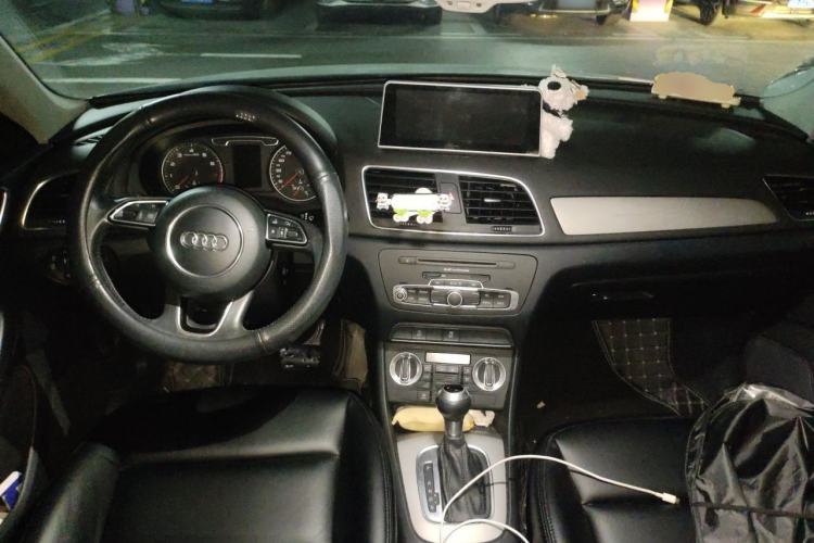 Used Audi Q3 2015 30 TFSI Ambition Edition Center Console