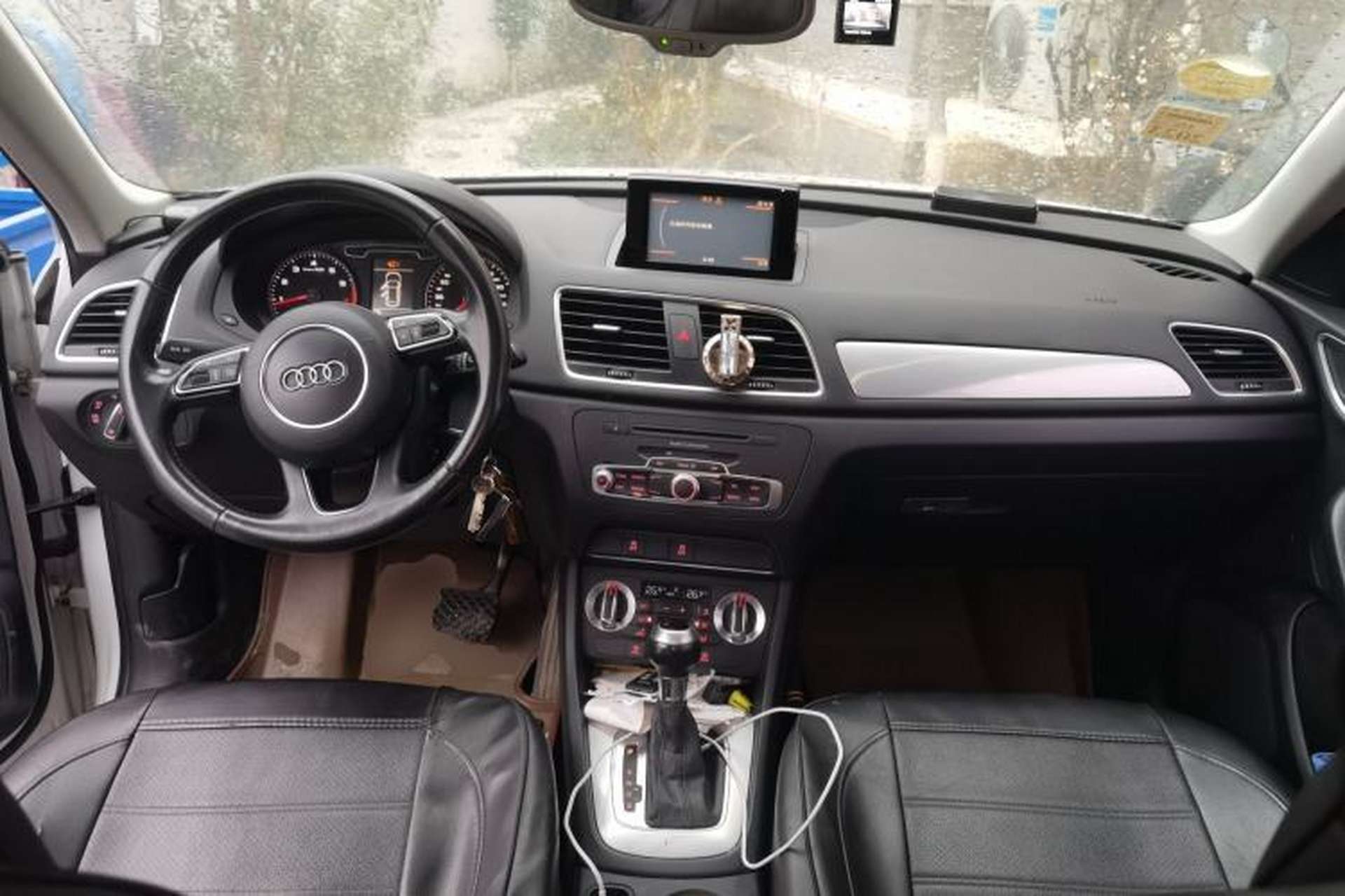 Used Audi Q3 2015 30 TFSI Comfort Model Center Console