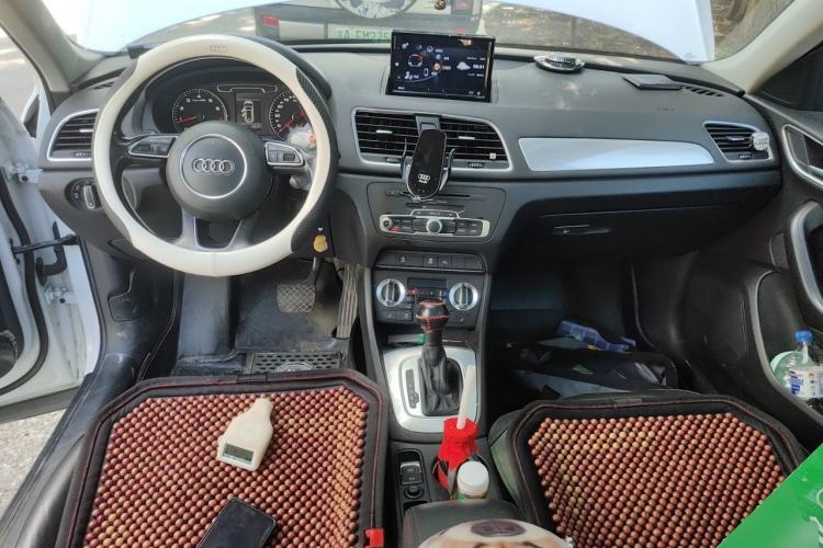 Used Audi Q3 2015 35 TFSI Comfort Model Center Console