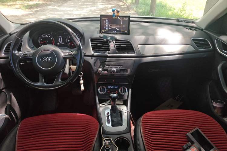 Used Audi Q3 2015 30 TFSI Ambition Edition Center Console