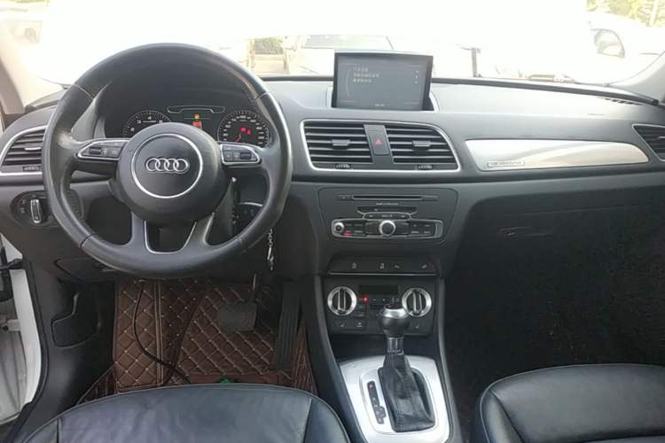 Used Audi Q3 2015 35 TFSI quattro Technology Edition Center Console