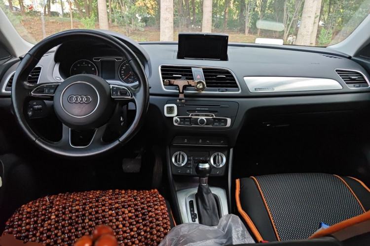 Used Audi Q3 2015 35 TFSI quattro Technology Edition Center Console