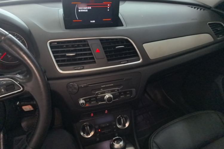 Used Audi Q3 2015 30 TFSI Ambition Edition Center Console