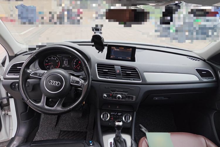 Used Audi Q3 2015 30 TFSI Ambition Edition Center Console