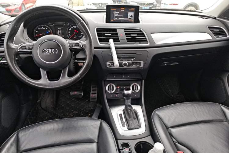Used Audi Q3 2015 35 TFSI Millionth Anniversary Comfort Model Center Console