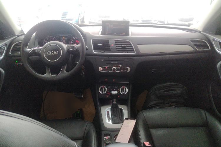 Used Audi Q3 2015 35 TFSI Ambition Edition Center Console