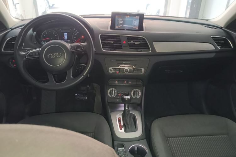 Used Audi Q3 2015 35 TFSI Ambition Edition Center Console