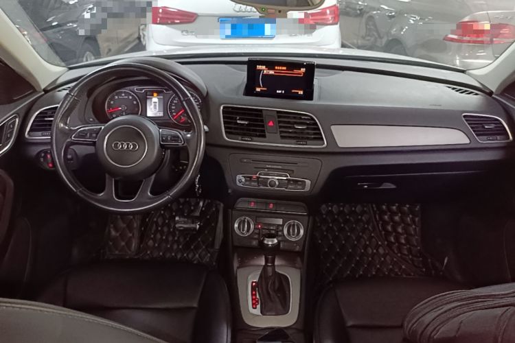 Used Audi Q3 2015 35 TFSI Ambition Edition Center Console