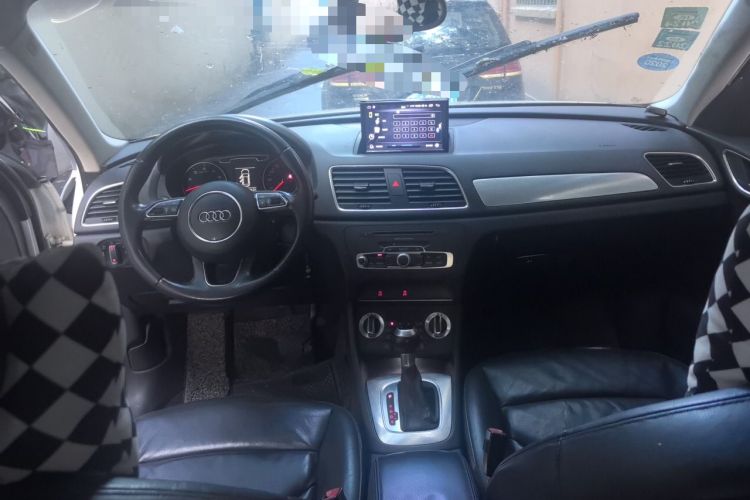 Used Audi Q3 2015 30 TFSI Comfort Model Center Console